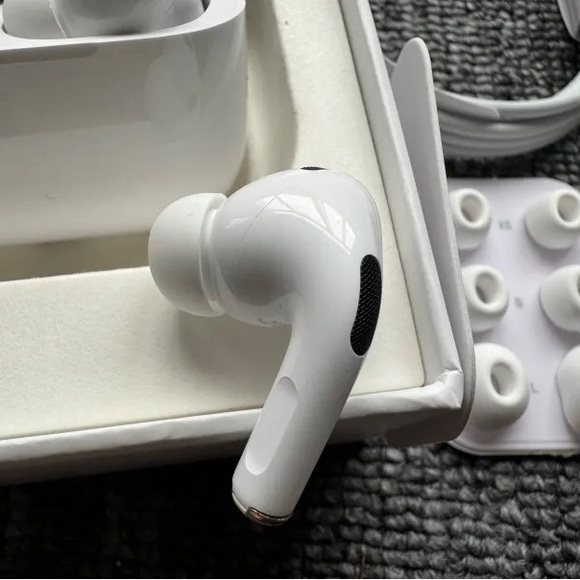 Apple AirPods Pro - White - Picture 5 of 5